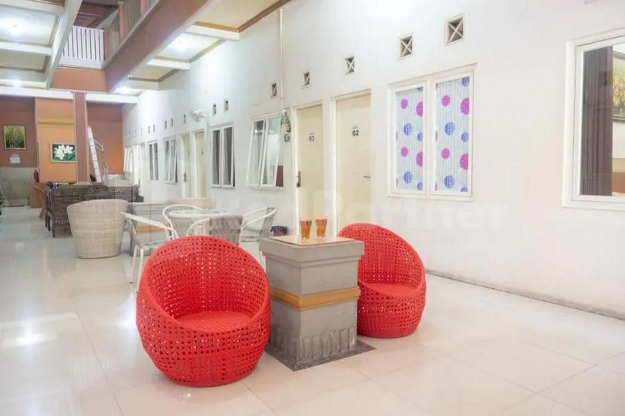 Medokanayu Homestay Babussalam Rungkut Mitra Reddoorz מראה חיצוני תמונה