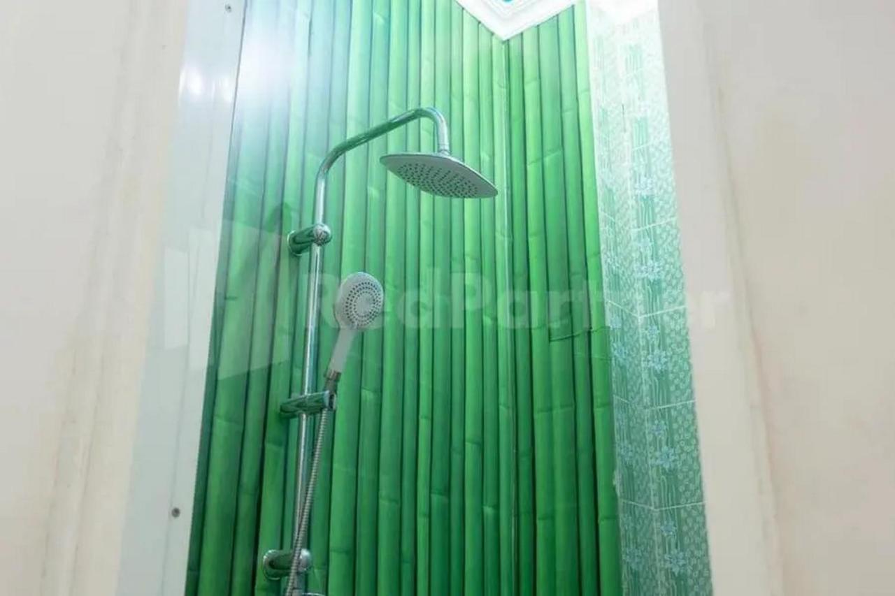 Medokanayu Homestay Babussalam Rungkut Mitra Reddoorz מראה חיצוני תמונה
